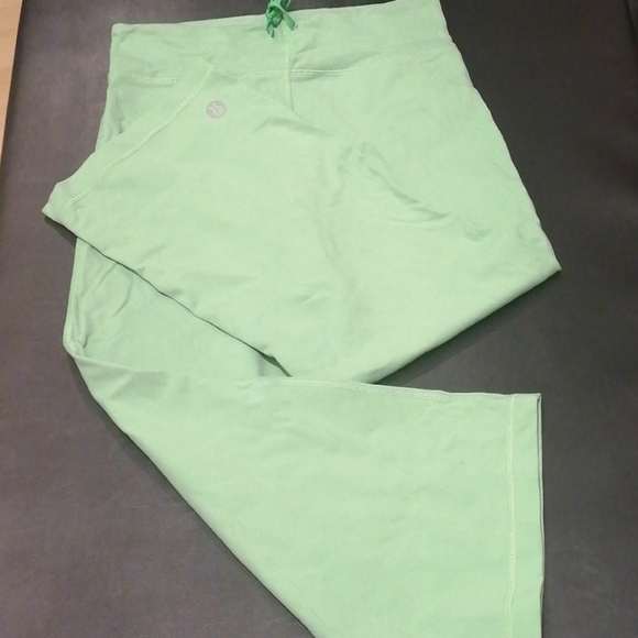 Lululemon capris - Picture 3 of 5